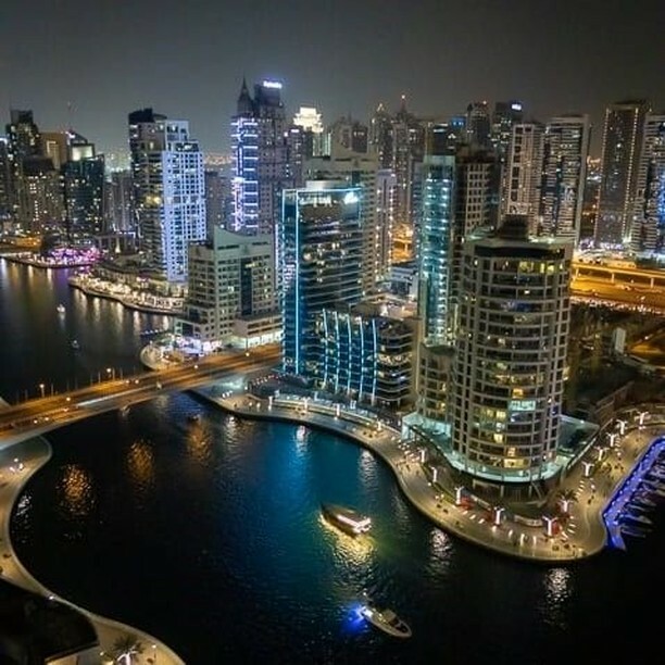 Dubai is the city of superlatives! Here everything is a little higher, bigger and more luxurious than in other metropolises. We will tell you our highlights and practical tips.⠀
⠀
#Dubai #marinadubai #dubaibynight #visitdubai #citytrip #traveltips #nightlife #uae #highlights…