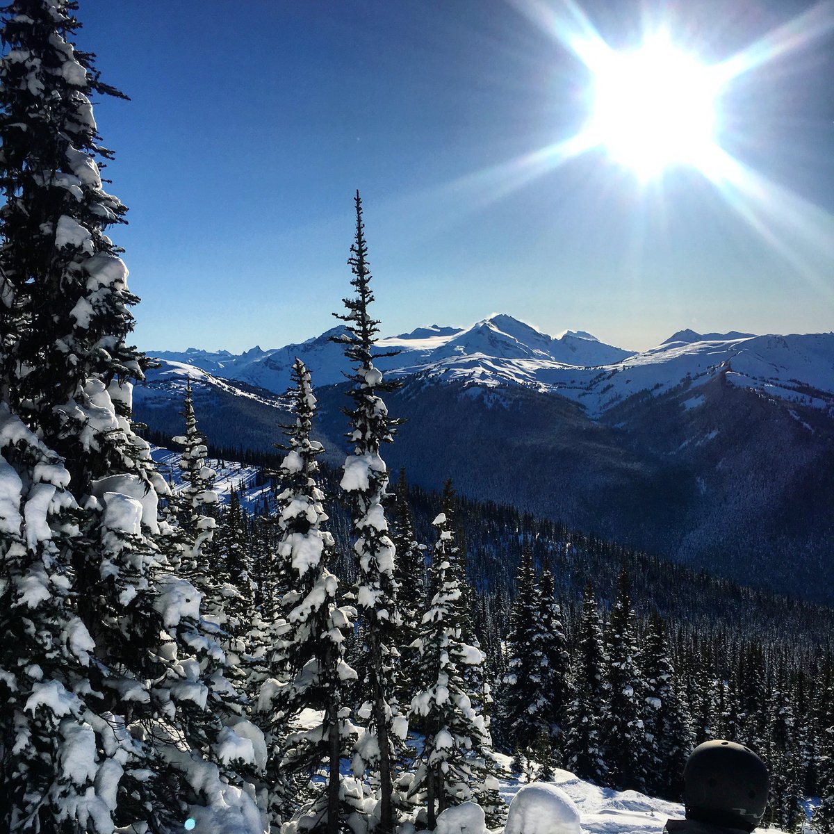 Today's ski run of the day is Sunset Boulevard on Blackcomb Mountain! Enjoy a stunning panorama of Whistler Mountain as you ski your way towards the bottom of 7th Heaven chair. It's a general favourite!

#Whistler #WhistlerBlackcomb #ExploreWhistler