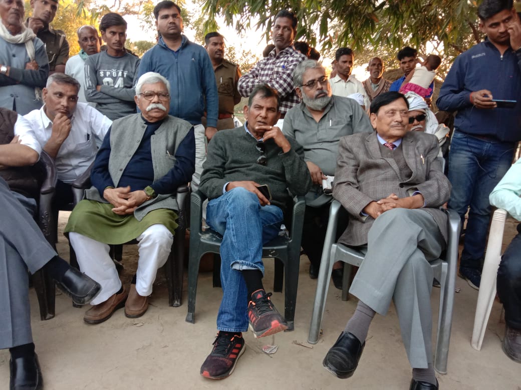 SamvidhanA's tweet photo. #KanpurDehat का #Mangta गांव: उच्च जाति के दबंगो ने जय भीम नारे के साथ उत्तर भारत के पेरियार माने जाने वाले ललई सिंह यादव का जयकारा क्यों लगाया, पहले जय भीम अब यदवन का भी नारा लगेगा और वो दलित महिलाओ बच्चो को तबतक मारते रहे जब तक मरा समझ छोड़ नही दिया!@ashmaizzat https://t.co/zkp1onyMzC