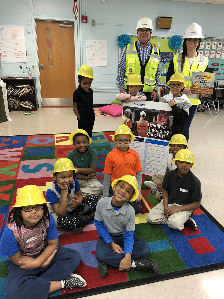 SkanskaUSA's tweet photo. We love #ReadMeDay! Our Tony Foster and Andrea Casavantes had a great time at Robert E. Lillard Elementary School for @BookemNash Read Me Day. #BuildingWhatMatters #SkanskaCares https://t.co/GmIPnrwDBn