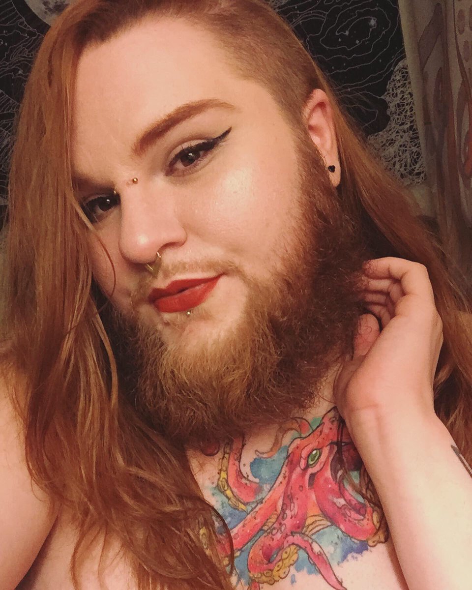 Forgot to post these here but! Got my tattoo finished by <a href="/corinnedraws/">calonarang</a> 😍