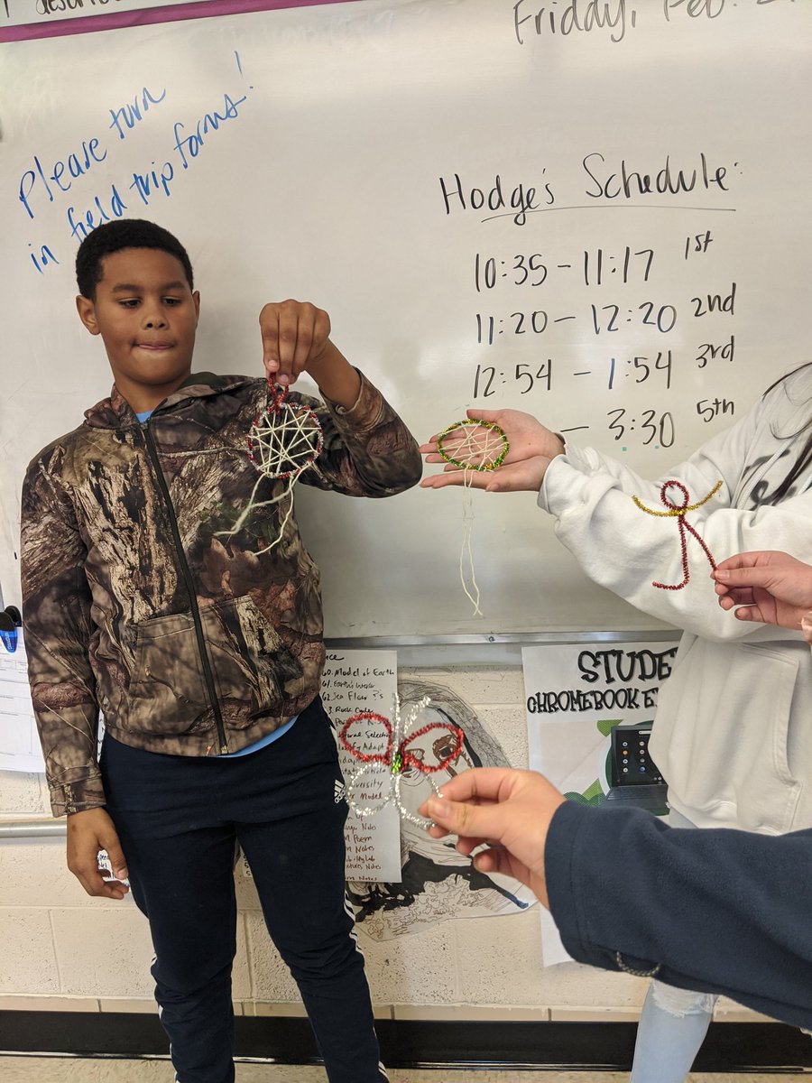 jhodge202's tweet photo. Today we practiced our public speaking skills with impromptu infomercials! Presenting the "Grabulator" "Tape Duck" "Pierce and Liner" and "Dream Catchers" @KcSavid @Whittle_Springs https://t.co/RLnKsgHl2U