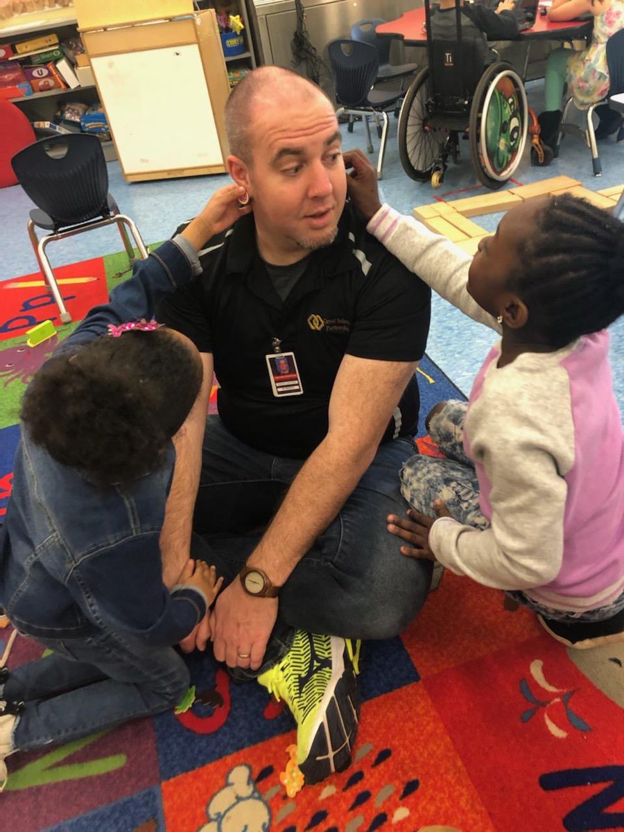 JMaryanski's tweet photo. What does ⁦@GSP_KnoxCo_TN⁩ not do? Thanks for supporting our students ⁦@BeaumontMagnet⁩ and subbing in Mrs. Price’s classroom today. The kids are obviously thrilled to have you.  ⁦@BMAWindyC⁩ https://t.co/jaaR7Ccfxo