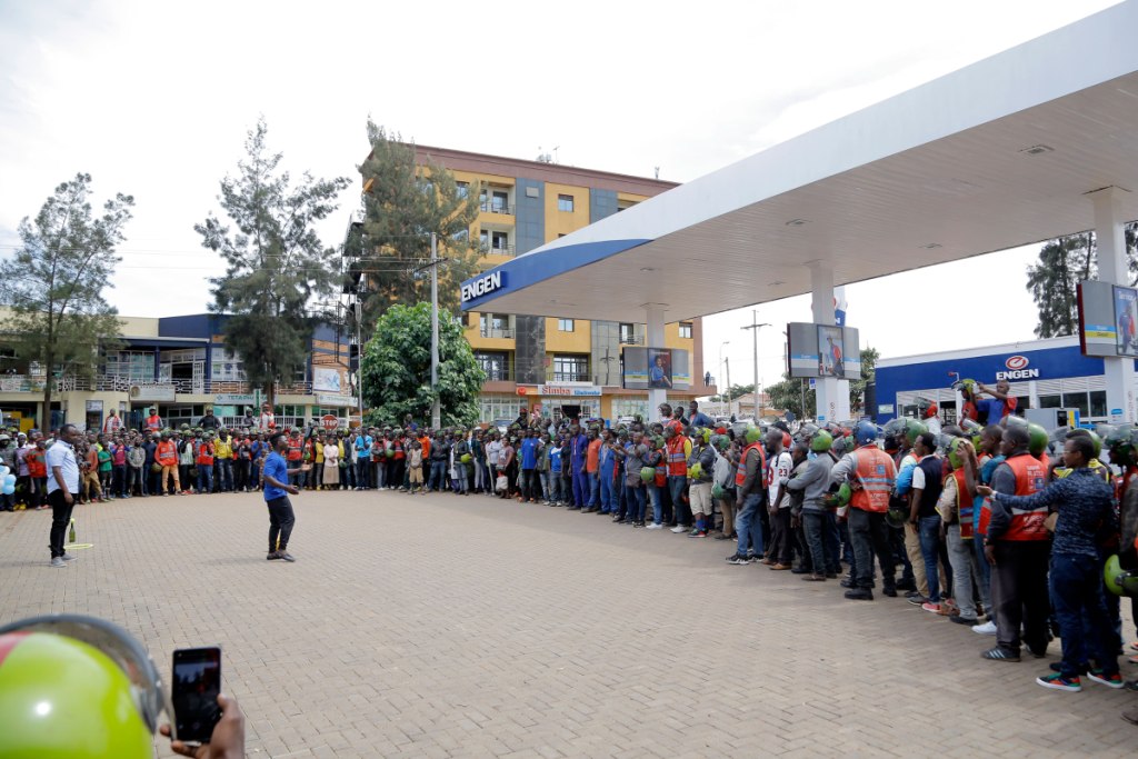 VivoEnergyRw's tweet photo. #FlashbackFriday to yesterday final draw of #EngenExtravaganza ππ
It's still hard to pronounce EXTRAVAGANZA but we enjoyed the participation from the audience, especially loved how well they know about #EngenRwanda services π https://t.co/dwsUaIarfs