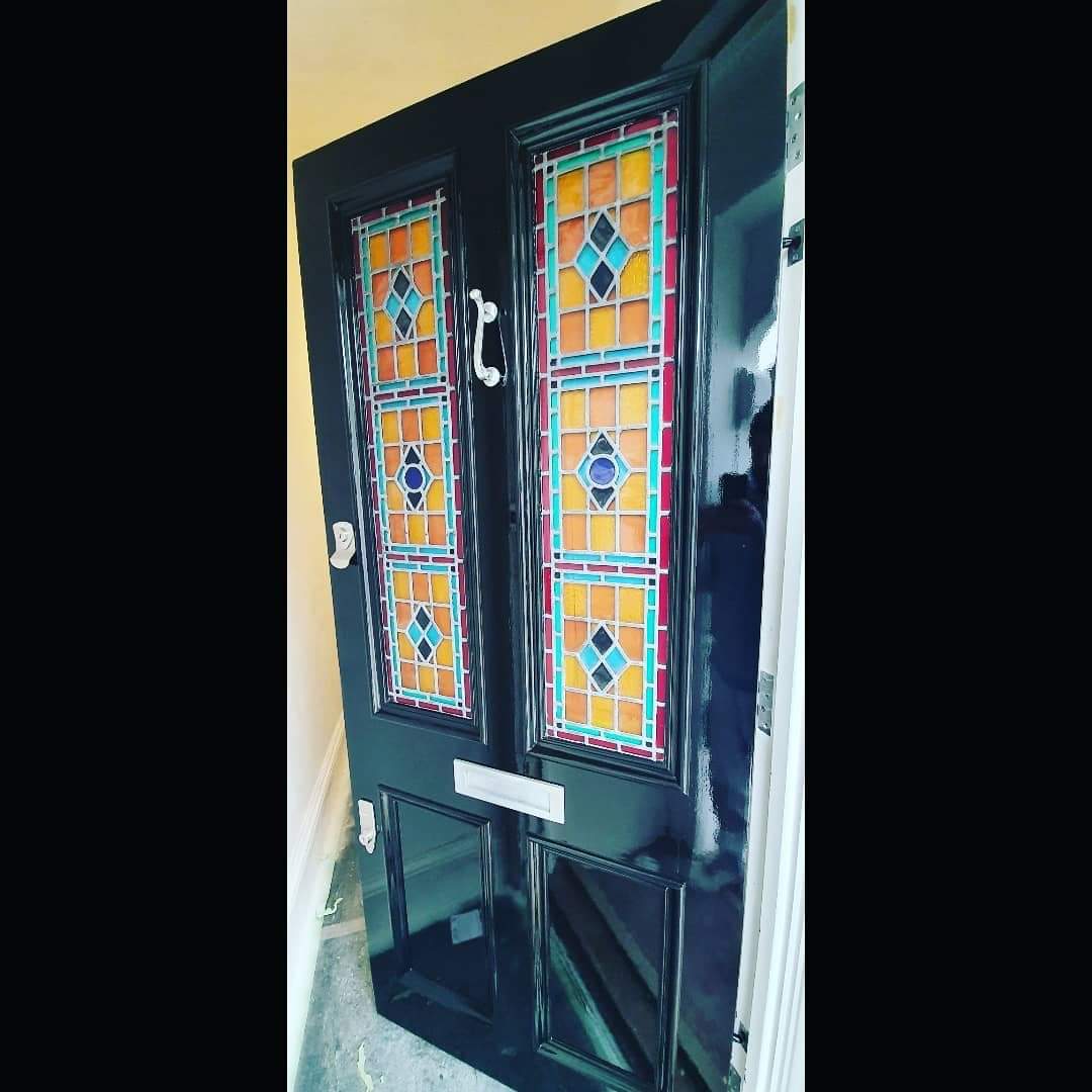 TRADE_decorator's tweet photo. Today's #skillsshowcase features @definitivedecor Hand painted front door using @axusdecor #minkseries 2" brush and @SandtexPaints #flexigloss in black. Door sanded flat, undercoated & sanded smooth again. Coated twice in gloss with 320 pad down inbetween and tack cloth off. https://t.co/CXBsqKoI2y