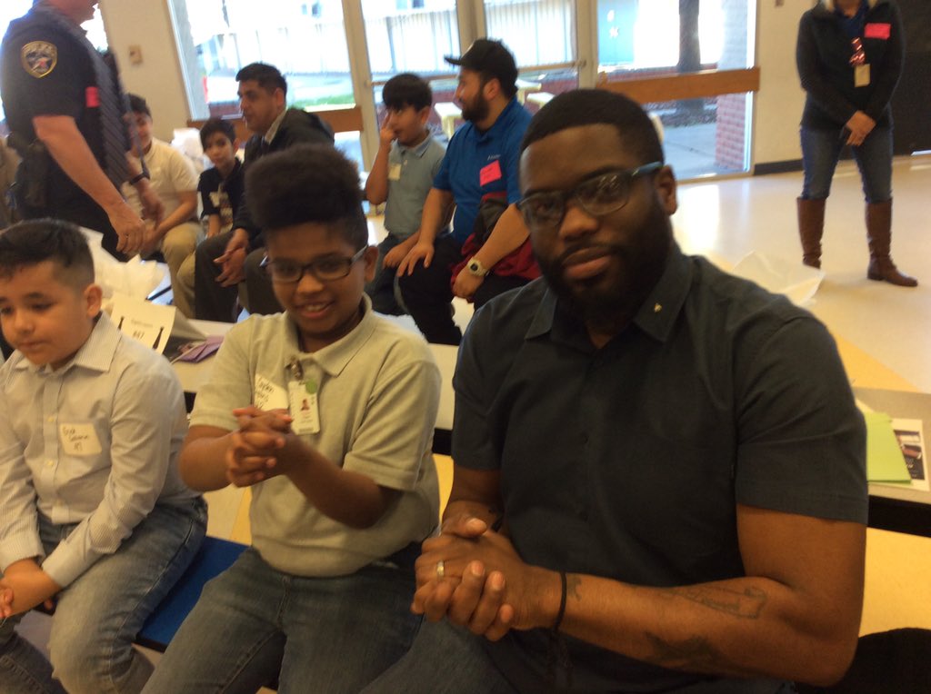 VytaraSimmons's tweet photo. Congratulations are in order for our “Guy of the Year” award winner, Mr. Charles Eagans! A truly exceptional dad who is Dreaming Big for his son! We appreciate all that you do! Great parent! Great guy! @IrvingISD @SchulzePanthers #TheSchulzeExperience https://t.co/VHkeQBTats