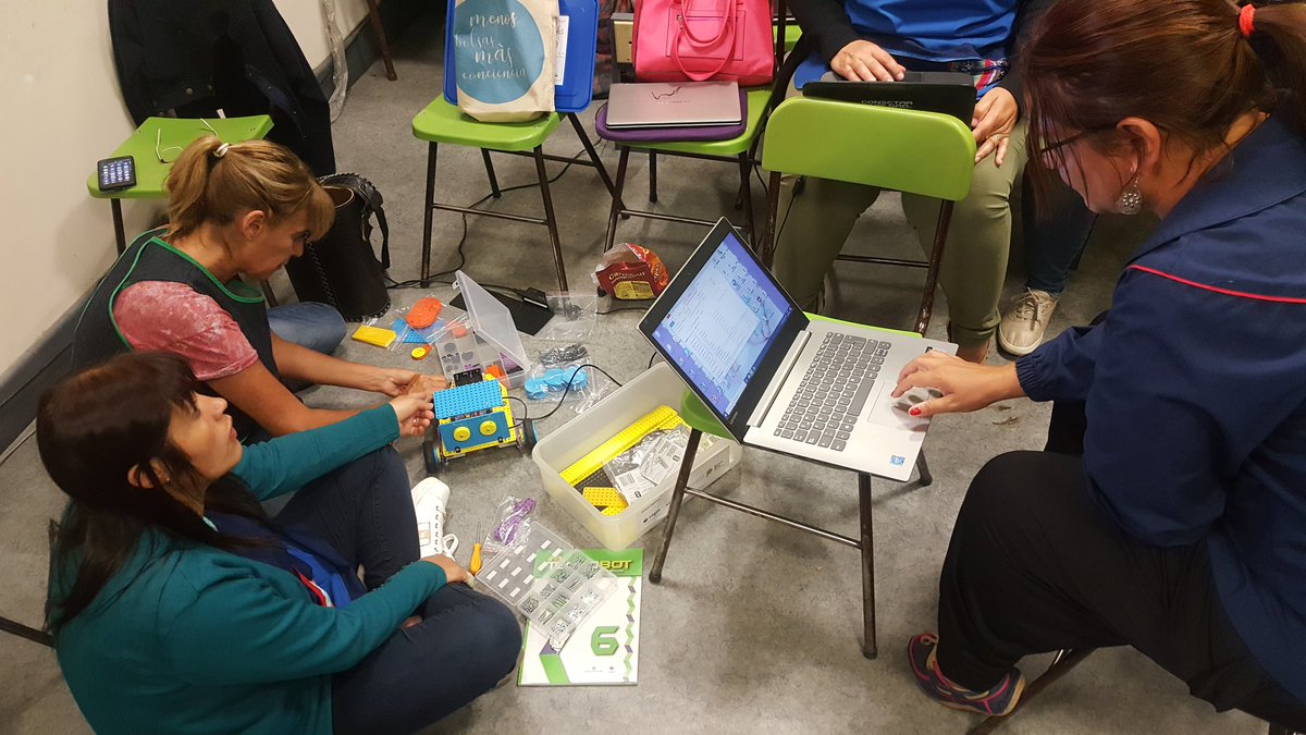 mardanielmdp's tweet photo. Desafiamos el espacio aulico y construimos conocimiento mediante la programación y la robótica. @BAeducacion @equipocoordciie https://t.co/p7Ct6eWZmD