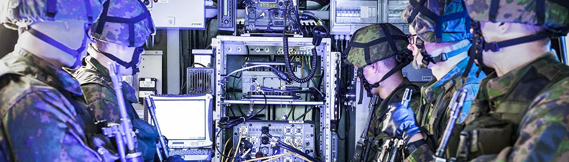 ForcesOperation's tweet photo. Comme annoncé, l'#Allemagne intègre officiellement le programme 🇪🇺 de radio logicielle sécurisée ESSOR

➡️Amendement au contrat ESSOR OC1, nouvelle phase R&amp;D de 63 mois valorisée à 100M€ pour la JV #a4ESSOR, que rejoint @RohdeSchwarz

➡️Pour en savoir + : https://t.co/nI1b8hh1SJ https://t.co/yEelTXX1TK
