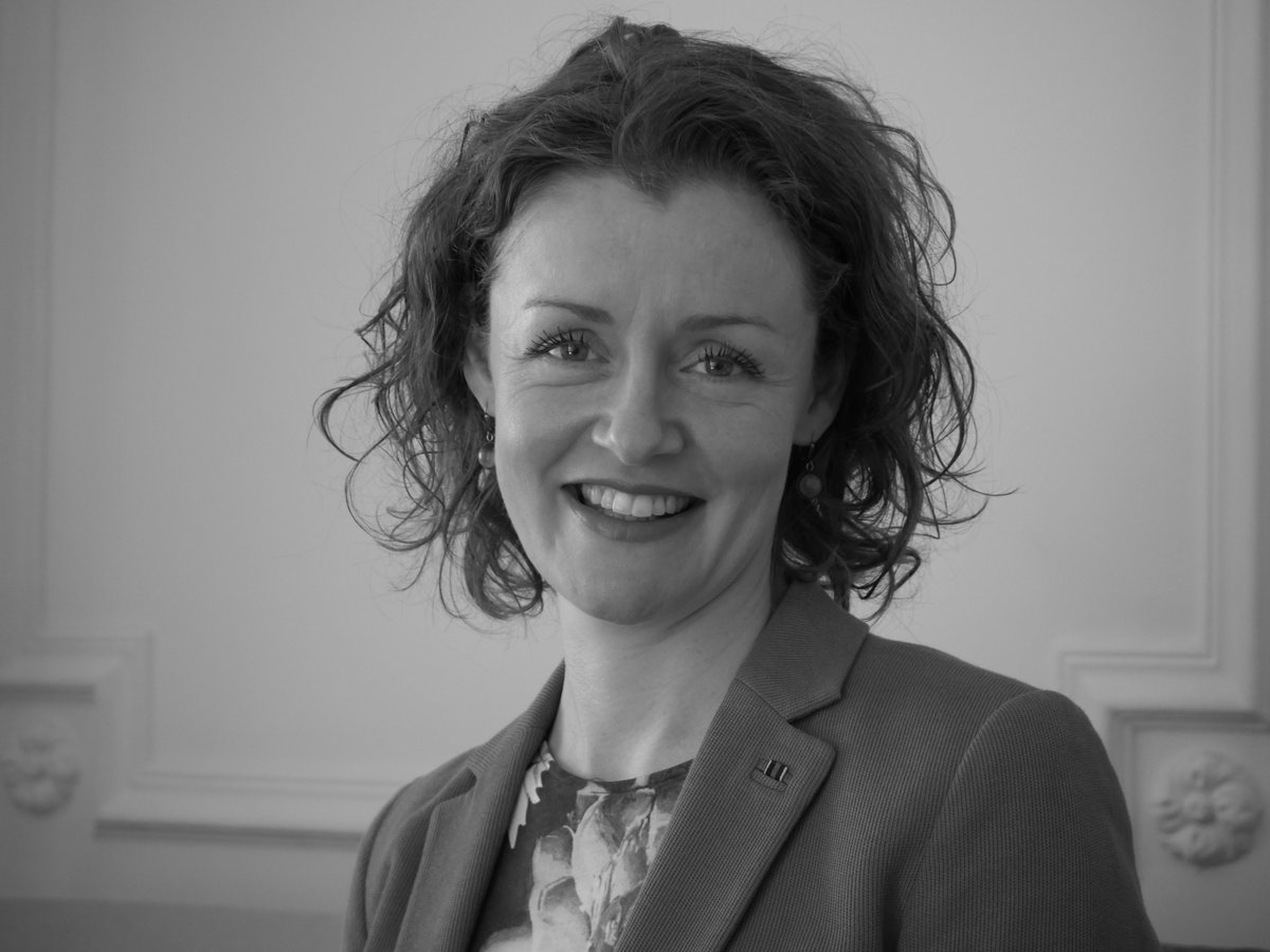 Her_Edit's tweet photo. Be bold, brave and adventurous and get tips from our correspondent in France the very lovely #EmmaFielder – sensitive and funny experiences of being the foreigner and language learning #MotherLanguageDay https://t.co/nL2aMz2bIo https://t.co/FO2SyEjpkr