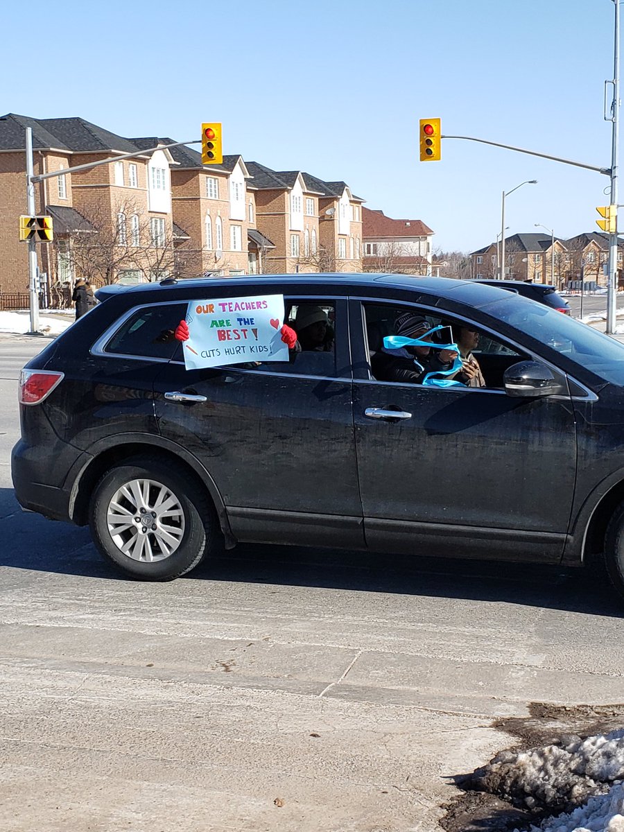 All along Highway 10, 20,000+ teachers &amp; ed sector workers received MASSIVE public support 4 our strike to protect the quality of education. Constant honks of support along the 30km between Mayfield in Brampton &amp; Lakeshore in Mississauga. #Strike102030 #Cutshurtkids #ontedstrike