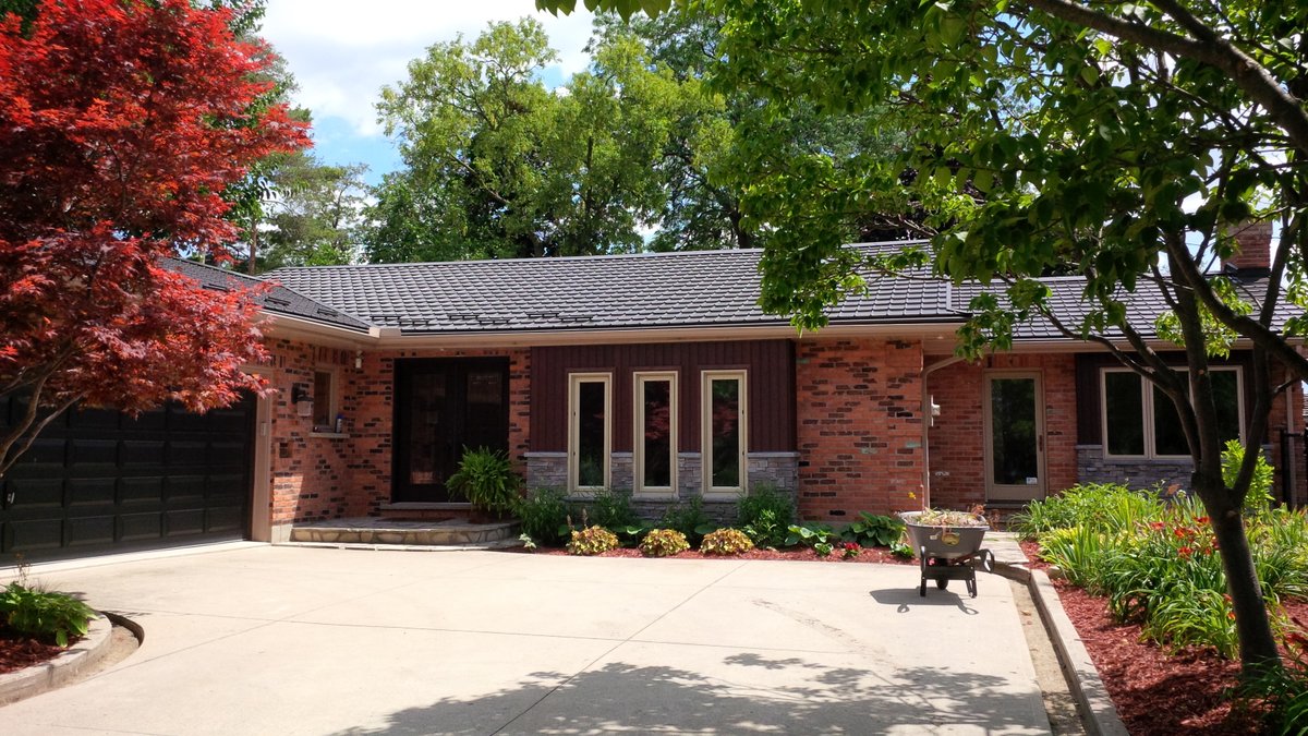 HyGradeRoofing's tweet photo. Experience Energy Savings this summer with a Hy-Grade Steel Roof! See how one customer noticed a difference in his Air Conditioning run times as his roof was being installed: https://t.co/bniK1jQlsr #EnergySavings #SteelRoofing https://t.co/5z9olQJAcm