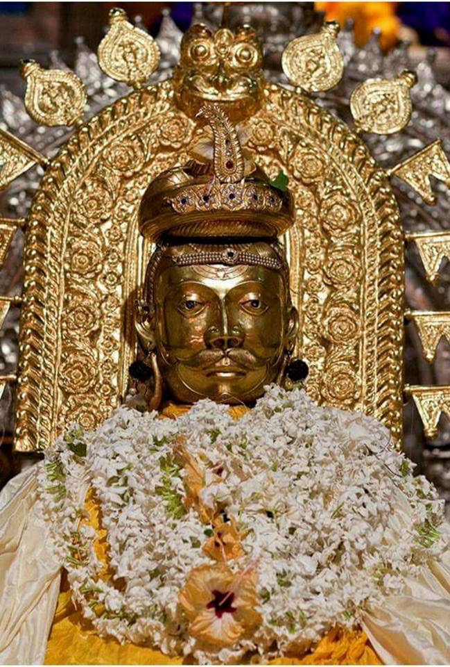  #Thread  #Mahashivaratri:Shree Mangeshi Devasthana in Goa-one of the most beautiful & pristine Mahadeva Mandirs in India & Kuladaivata of thousands of Gaud Saraswat Brahmins where Shiva looks absolutely resplendent as the Lord of the Universe in his Golden Vigraha #HarHarMahadev