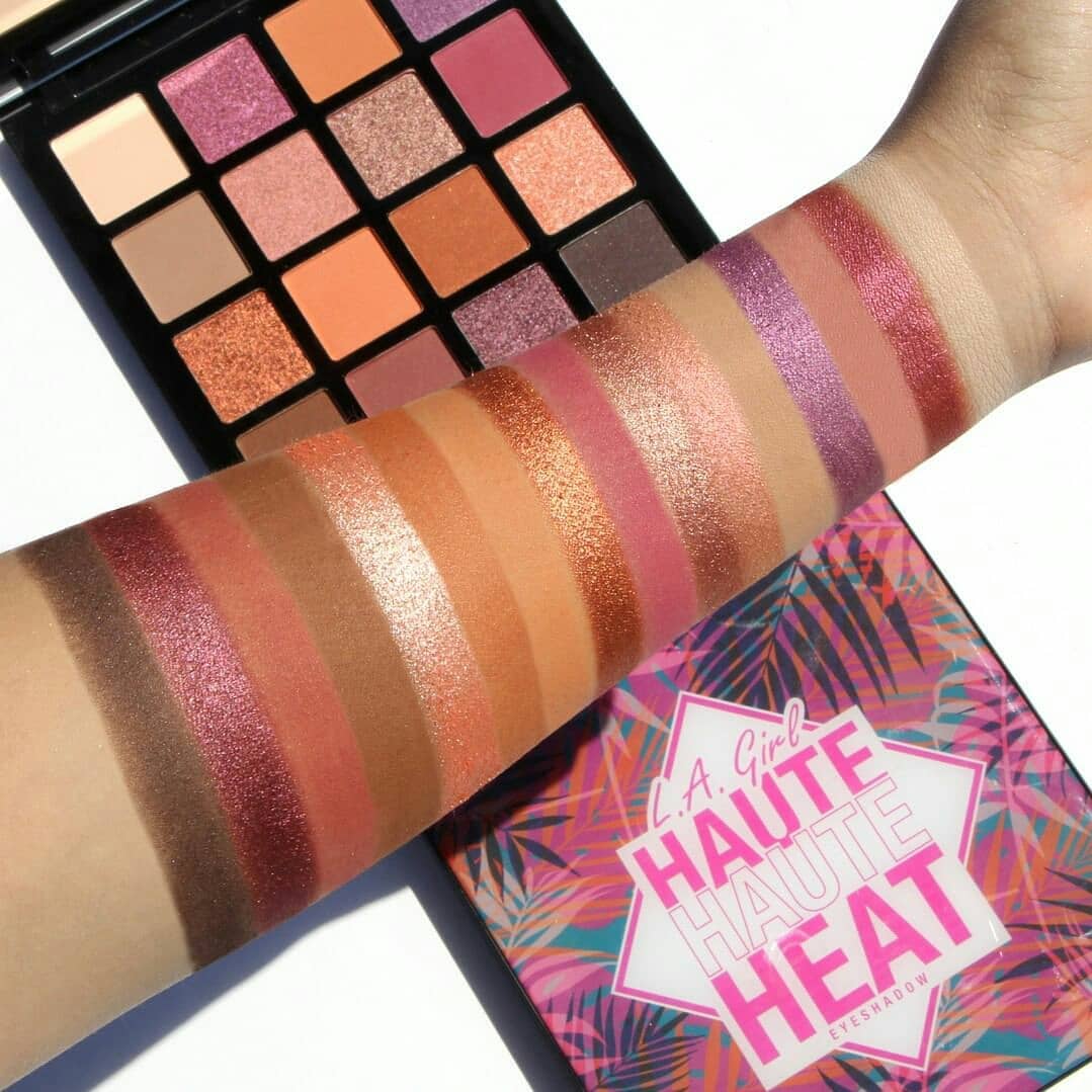 Glamtownshop's tweet photo. Aún quedan algunas paletas de le edición limitada #HautehauteHaute 😱Y no me digáis que no es súper bonita. 😍Colores vibrantes y muy ponibles pudiendo usar los más estridentes para looks más atrevidos. La combinación perfecta entre tonos. 

#vacayeveryday #lagirl @lagirl_es https://t.co/bpdHpLnDJV