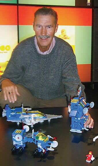 matthew__ashton's tweet photo. Extremely sad news : Jens Nygaard Knudsen (the orginal creator of the #LEGO Minifigure) passed away this week! While I never met Jens,  what he created played such a huge part of my childhood as well as for many other millions of kids around the world. 1/2 https://t.co/xAUJUUpBg3