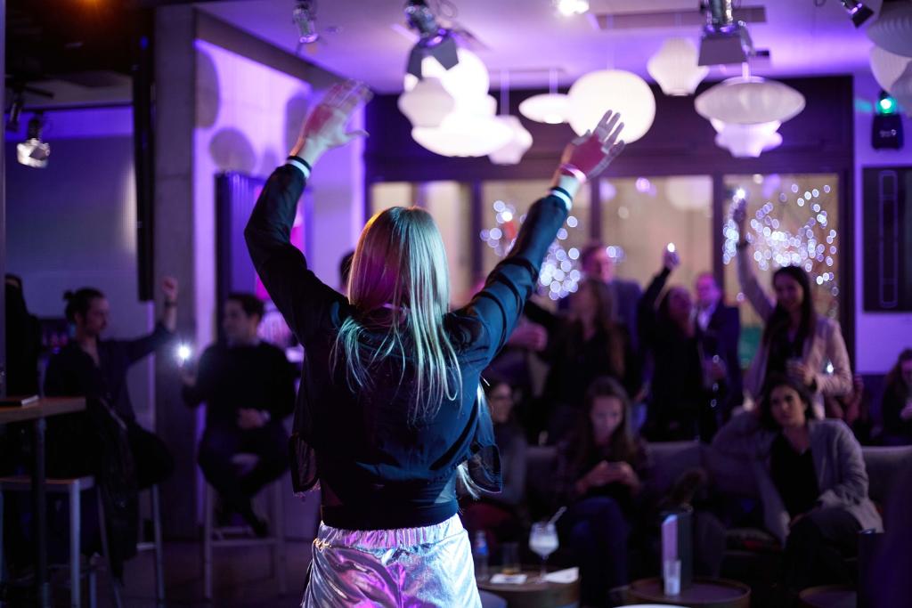 Who's going to <a href="/MOVEITSHOW/">MOVE IT</a> in March for the world's biggest dance event? 💃

Directly connected to the @ExCeLLondon, we are the perfect place to stay or grab a drink 🍸 aloft.ht/60191ljzd
