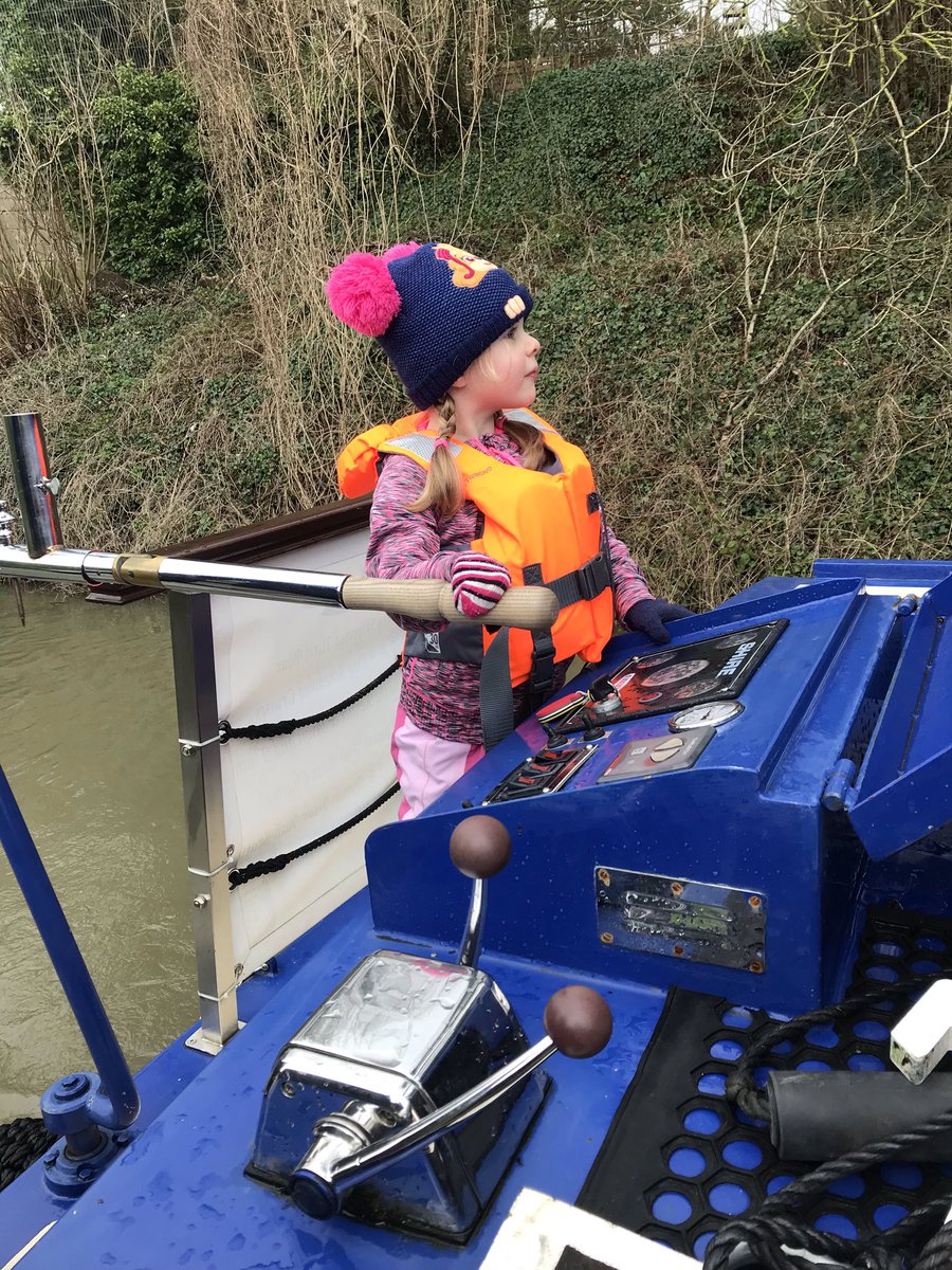 TheWessexRose's tweet photo. When it’s a cold and rainy day and your 4 year old granddaughter says ‘Grandma, Grandad, please will you take me for a ride on your boat’ What do you do? Wrap up warm and take the boat out of course! #boating #familyfun #HalfTerm #kennetandavoncanal @CRTBoating #FridayFeeling https://t.co/QJaQGxen9w