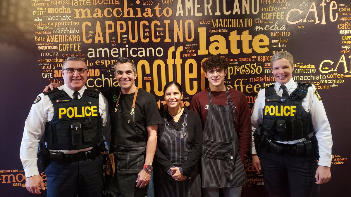 OPP_WR's tweet photo. Great people, interesting questions and new relationships built. A BIG #ThankYou to everyone that stopped by @SaborEspresso in Simcoe.  Stay tuned for the next Tea with the #OPP or Coffee with a #Cop. @NorfolkCountyCA #NorfolkOPP ^es https://t.co/CIv12VjoAS