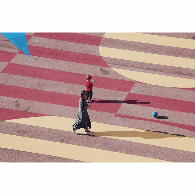 federicavr's tweet photo. From above
*
*
📸 @filipporomanophoto
*
*
#me #kid #surprise #rethinkingpiazzaledellacooperazione #milano #yellow #red #blu #urban #walking #street #streeps #memories https://t.co/PUlOEn4KYS https://t.co/nw8OlCsIY8