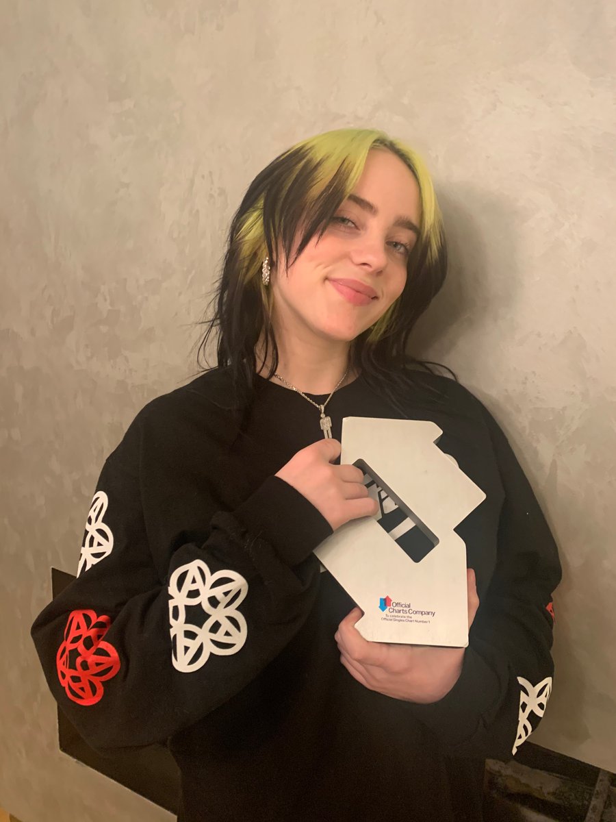007's tweet image. #NoTimeToDie by @billieeilish is Number 1 on this week’s @officialcharts in the UK. This is Billie’s first UK chart-topping single and the biggest opening week of all time for a #Bond theme.