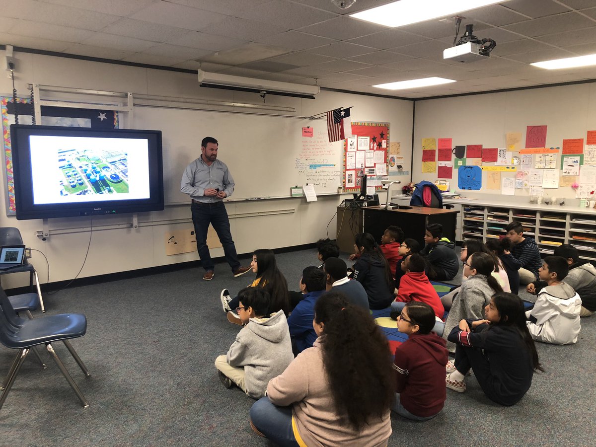 ErmelES_AISD's tweet image. Thank you again Ermel Alumni for coming to speak to the students at Career Day! The kids LOVED learning and relating to you all. @tieuellegacy @MarkAPark @maestro4tech @lmamerson @drgoffney @KatyRoede