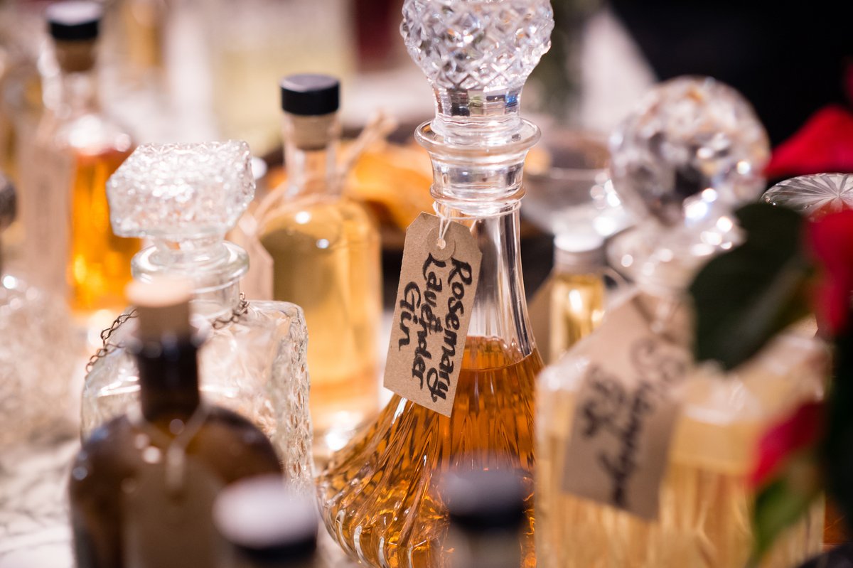 mortonsociety's tweet photo. Happy Friday everyone. Time to tuck into some of our popular rosemary and lavender gin. Have a good one 🥂 https://t.co/KE4Rg2SnSf