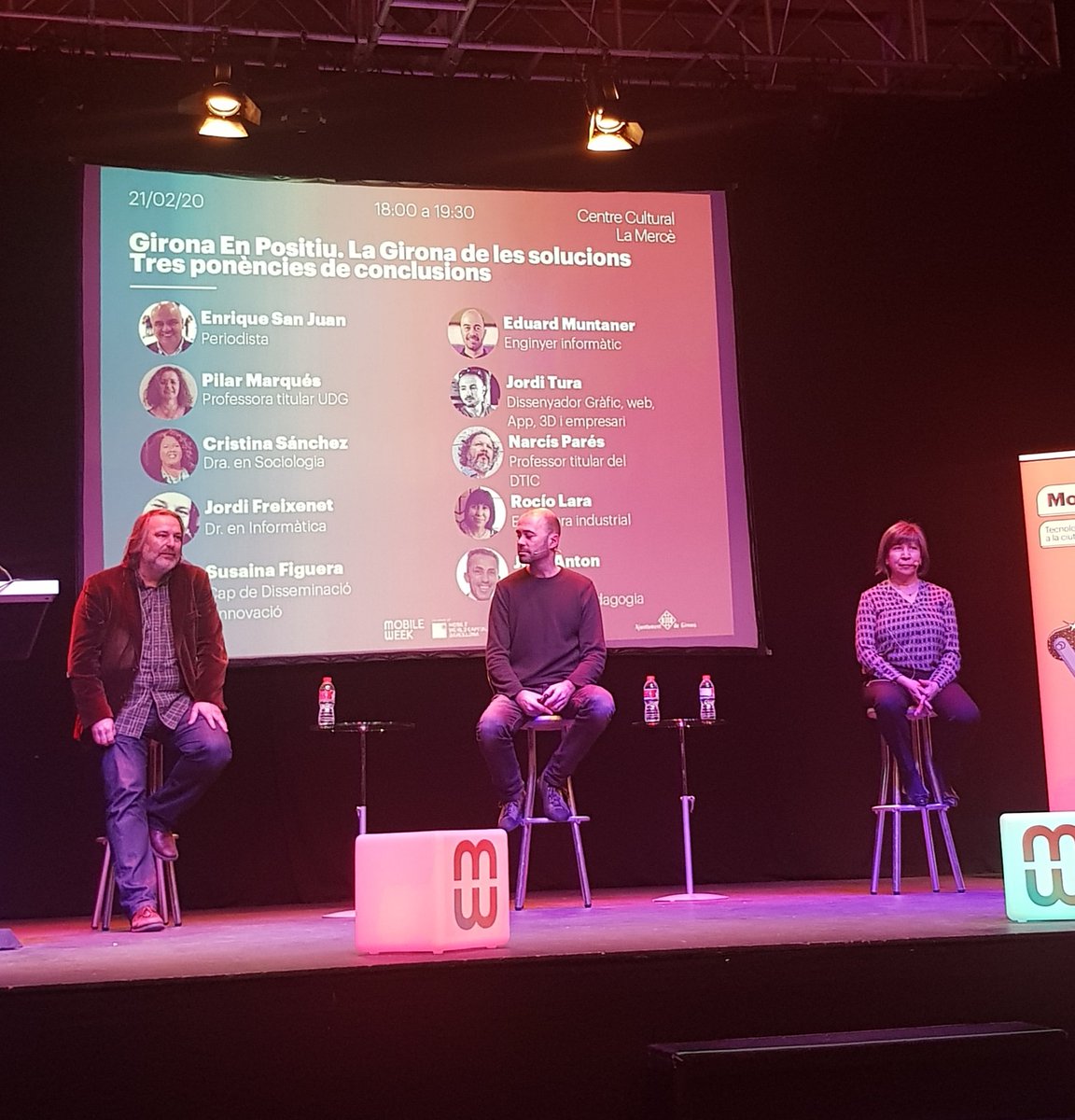 SilviaSimonR's tweet image. Ara, al #MobileweekGirona, en @jordifreix respon el perquè s&apos;ha d&apos;ensenyar robòtica a l&apos;escola! @eduardm parlarà de jugar programant (#PlayFulCoding) i la RocioLara de Lego! @udigitaledu @univgirona