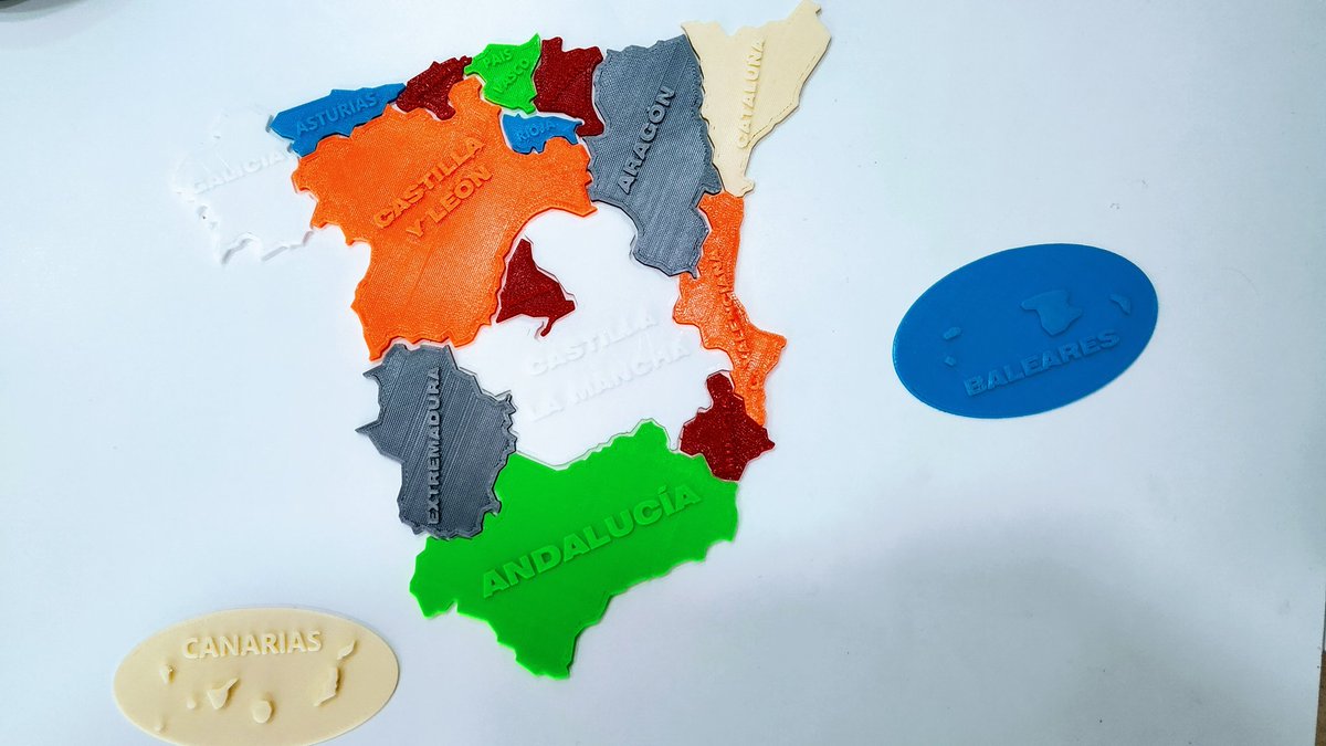 Formate3D's tweet photo. #3D #3Dprinting #3Dculture
Nuestros alumnos de sexto de primaria memorizan las comunidades autónomas con puzzles 3D. 👏👏👏👏
Existen otras maneras de aprender y memorizar, querer es poder.
Un rato practicando y mejor memorizado que mirar y mirar un libro 😮😮😮 https://t.co/mMwAWdoF39