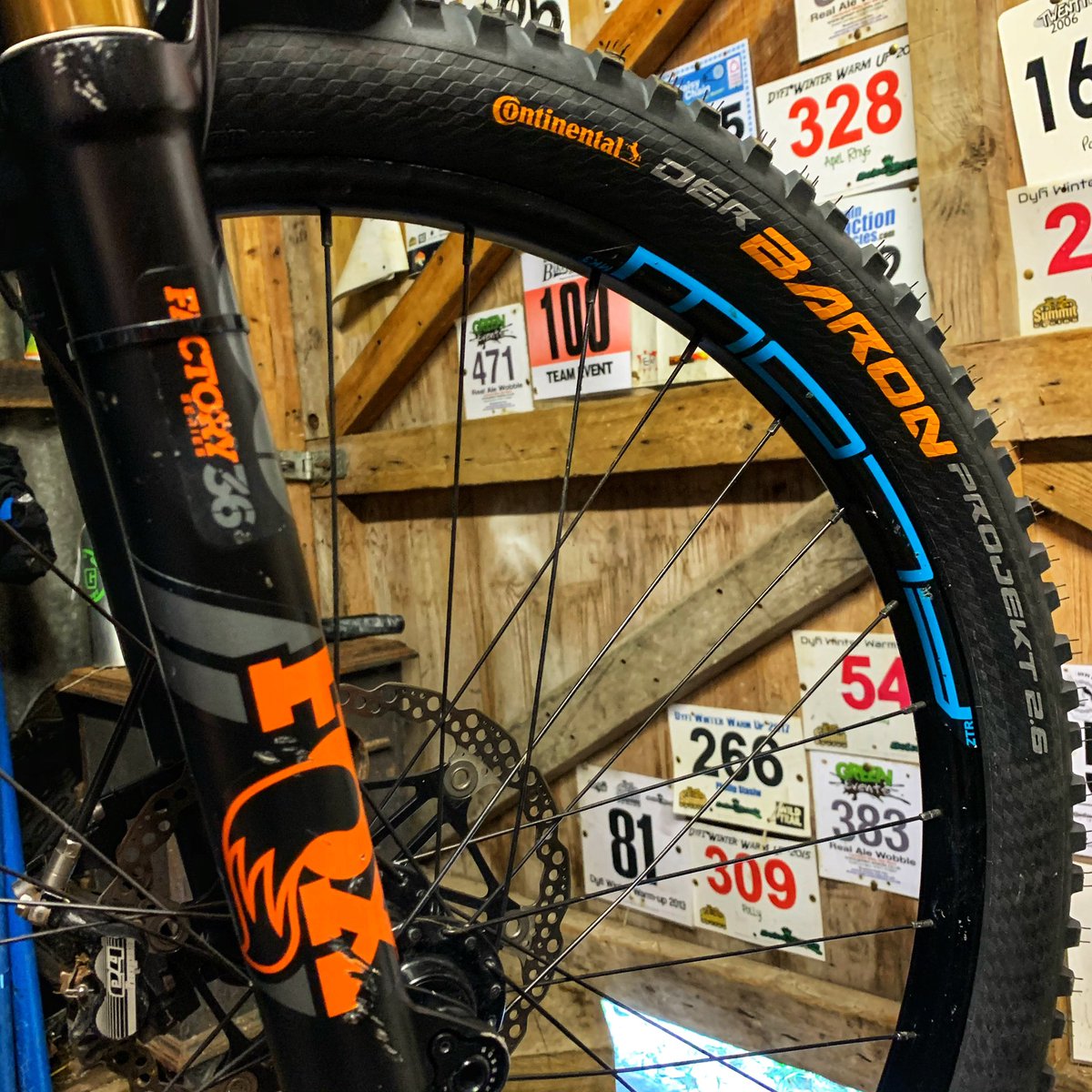 mtbcymru's tweet photo. The @orangebikes Alpine has a new set of treads fitted thanks to @ContiTyres with a single shot of Revo in each, and a Conti ale to follow. Hello Friday!! #getthegrip #beeroclock #blackchilli #mtb #enduro https://t.co/Rzj82bGa6o