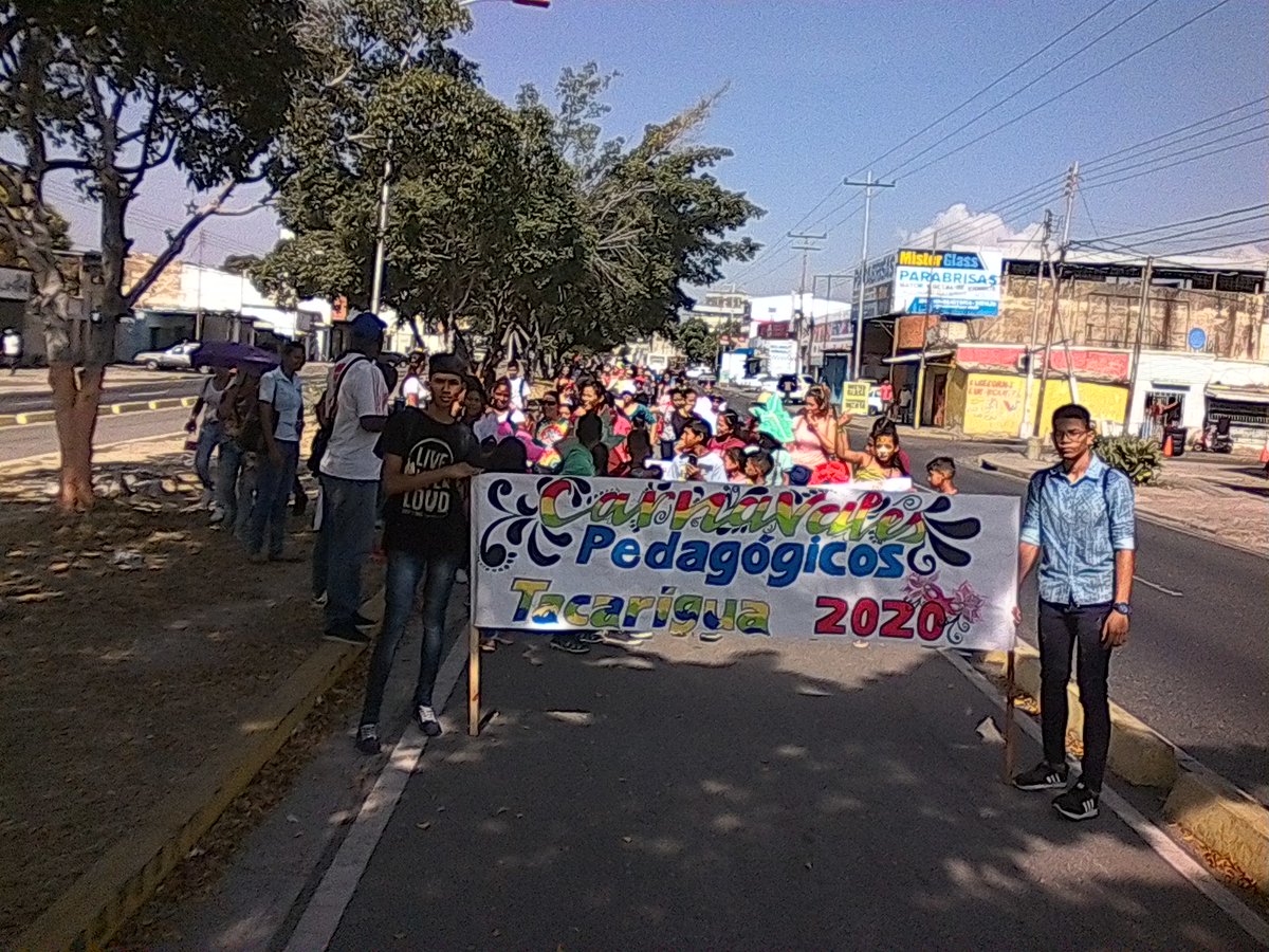 BONALDER's tweet photo. #21Feb #Aragua Desde la parroquia los Tacariguas siguiendo las orientaciones del prof. @leoalvacabrera  se realizo el desfile de #CarnavalesFelices2020 @NicolasMaduro @psuvaristobulo @Nancyor7 @MPPEDUCACION @RMarcoTorres  @ZE_Aragua @josevsierra @Mcg8 https://t.co/PsNfCePjJl