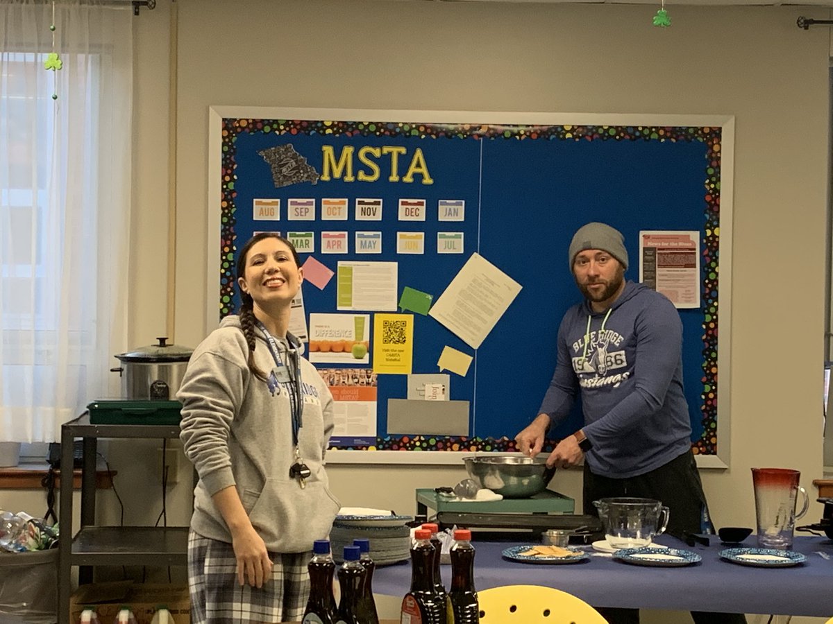 MrsSouthwood's tweet photo. Shout it from the rooftop! @BREMustangs has the best admin! @MrB_BRE &amp; @MsContrades stayed late and cleaned up after our Sweetheart Dance then got here early to make Pancakes AND Bacon.  #WeBelieveinBRE #WeBelieveinBacon https://t.co/dwK1HsnM5F