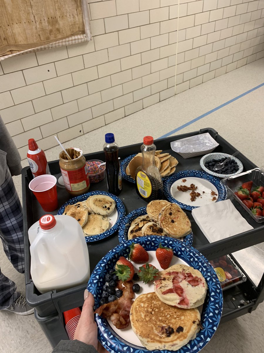 MrsSouthwood's tweet photo. Shout it from the rooftop! @BREMustangs has the best admin! @MrB_BRE &amp; @MsContrades stayed late and cleaned up after our Sweetheart Dance then got here early to make Pancakes AND Bacon.  #WeBelieveinBRE #WeBelieveinBacon https://t.co/dwK1HsnM5F