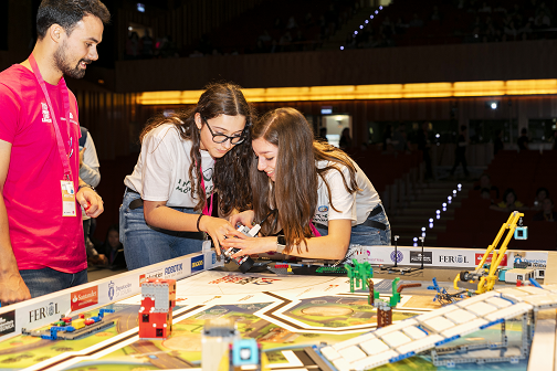 OpenScientia's tweet photo. ¡Este fin de semana seguimos con los torneos clasificatorios #CITYSHAPER! 1000 participantes y 300 voluntarios lo tienen todo listo para disfrutar. #FLLBCN @LaSalleBCN #FLLMadrid @universidadcjc @FLLGranada @FundPts #FLLSevilla @unisevilla @ROBOTIX_ #Dragados #morethanrobots https://t.co/ENhEXJZ1EQ