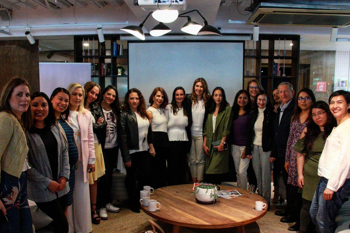 hersafeplace's tweet photo. Muchas gracias por acompañarnos a nuestra primera charla del año "Impulso a la #mujer en las empresas: retos y oportunidades" con Cristina Macaya, Directora General de Crepes & Waffles.
Espera nuestro próximo evento 🙆.
#HerSafePlace
#IgualdadDeGénero https://t.co/AedKWR5Cri