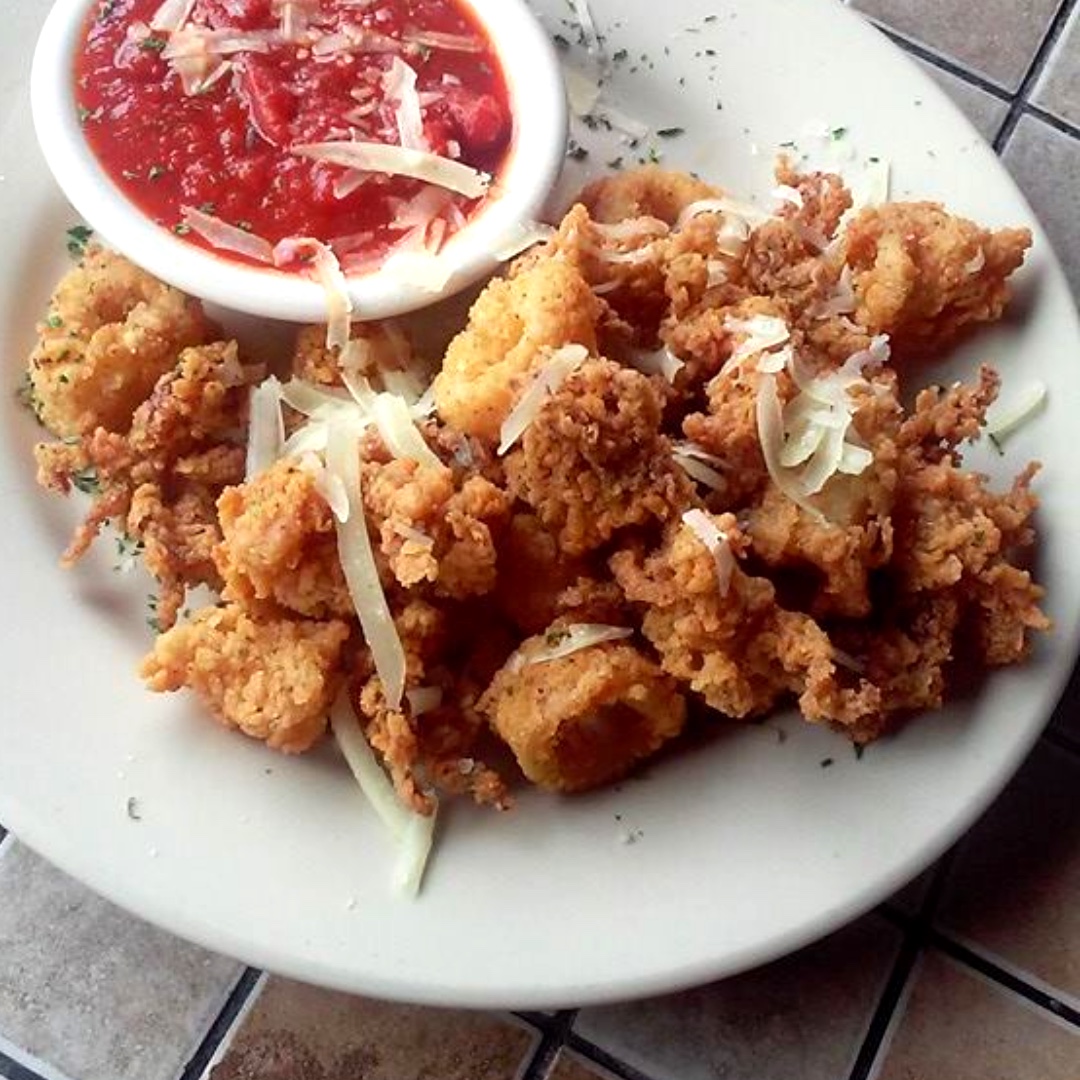 sav_riverhouse's tweet photo. You can't  go wrong with classic calamari!

#food #dinner #savannah #riverstreet #eatlocal #SAV #seafood https://t.co/tx4gISIT4n