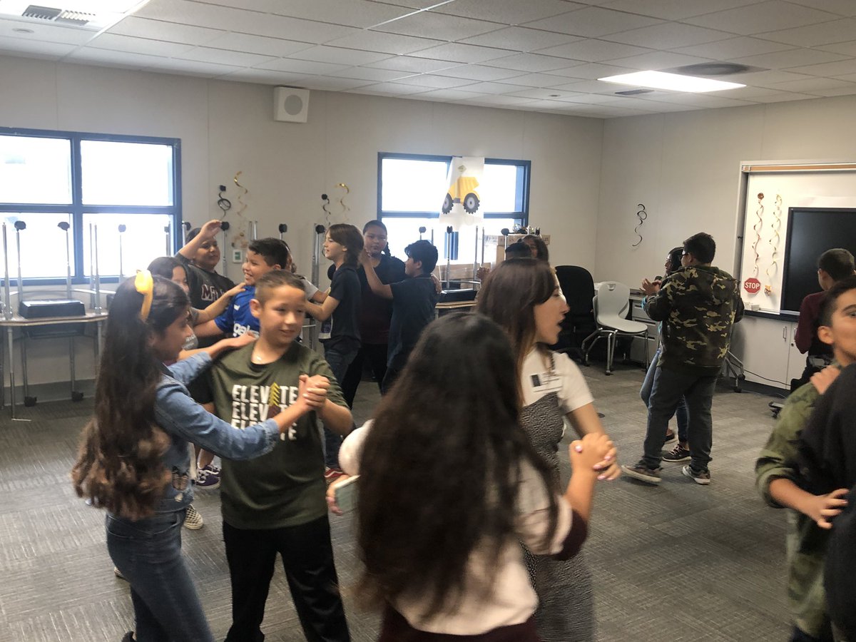 <a href="/CongaKidsLA/">Conga Kids</a> Starting up again for ‘19-‘20! 5th grade students are all smilies as they learn their new dances!! #proud2bepusd <a href="/sanmartinpusd/">Silvia</a>