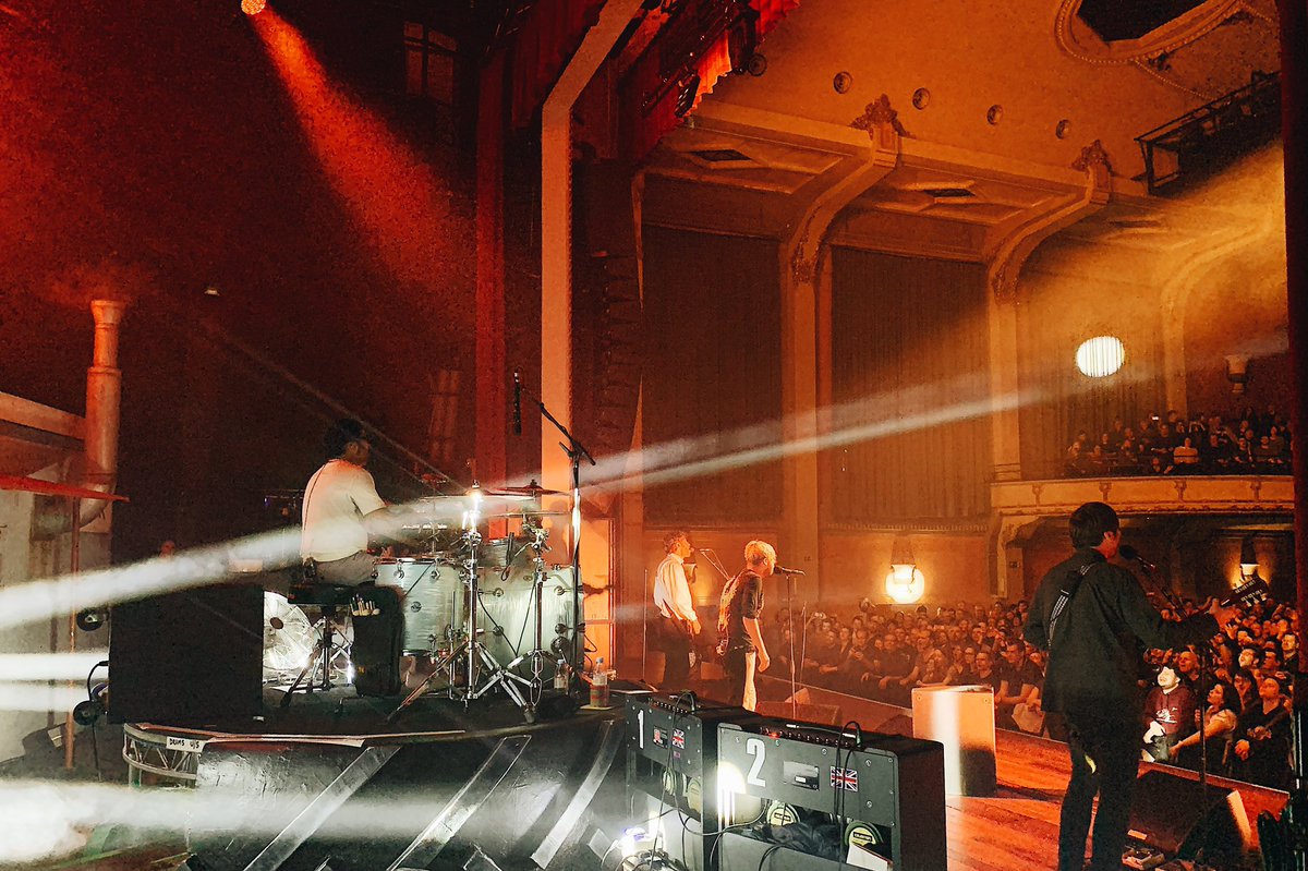 KaiserChiefs's tweet photo. Ant you wonderful @DeRomaVzw! #duckontour https://t.co/o7RSkShsdN