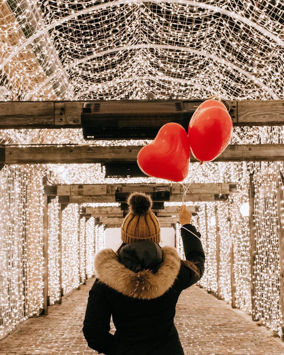 SeeTorontoNow's tweet photo. Over 30 light installations come to life when the sun goes down this winter in the distillery district. Check out @tolightfest running until March 1st 💡 https://t.co/Eeji6DKc2d https://t.co/ssGKS8eejJ