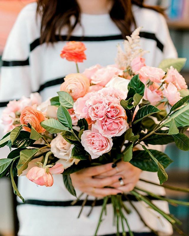 grush's tweet image. #flowerfriday⁠
Happy friday everybody!⁠
⁠
#flower #bouquet #pink #floristry #floraldesign #rose #plant #flowers #pinks #floral #seekingarrangements #flowermagic #underthefloralspell #florist #roses #flowerarranging #peones #cutflowers #arrangement #i… ift.tt/2ViiO1X