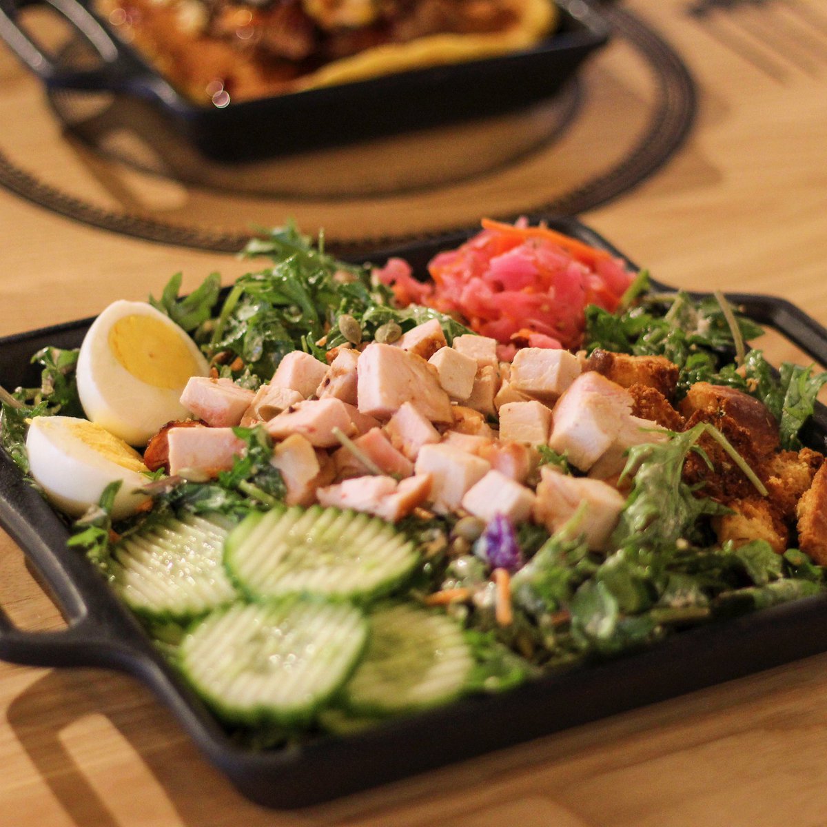 Celebrate the end of the week with this salad 🌈