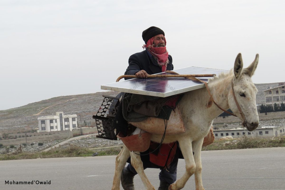 doamuslims's tweet photo. A civilian fleeing Assad regime and Russian bombardment with his belongings on a donkey.
#Syria #PrayForIdlib #IdlibUnderFire #Syrians #Idlib https://t.co/Z0y2rtklTL