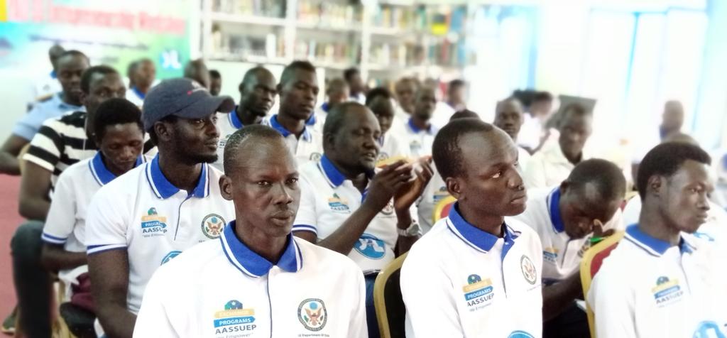 AlumniExchange's tweet photo. 21/2 2020, last day of 4th YALI #entrepreneurship workshop. Dina Joan, takes the 50 trainees on Business Registration to legally register &amp; manage their own initiatives. This will contribute to employment opportunity and development in the country. @YALINetwork @USMissionJuba https://t.co/PYCeBNJ9Ff