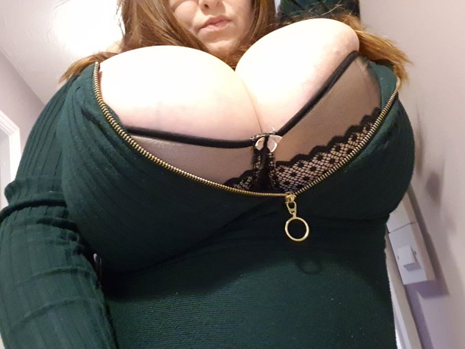 So happy for my Onlyfans account 😍 https://t.co/fU9ujbgXGl Make sure you have joined! Tomorrow I will<a href="/tag/bigboobsproblems"class="tags"><span>#bigboobsproblems</span></a>