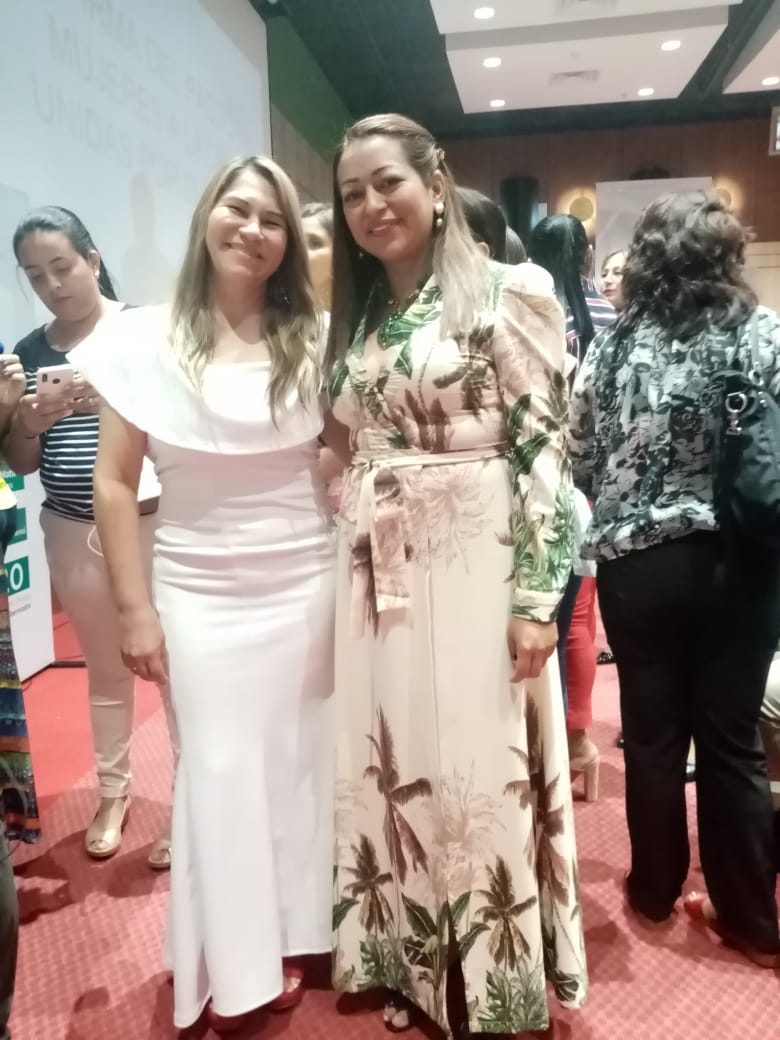 ataco_tolima's tweet photo. Como Gestora Social de esta Bella Region, tube la Gran Oportunidad de participar en el encuentro de Primeras Damas y Gestoras Sociales del Departamento, en  Ibague, junto Asodamas de Colombia, nos unimos en la firma de los compromisos... 
#PorqueNuestroCompromisoEsAtaco!!! https://t.co/vwuqZDMk6M