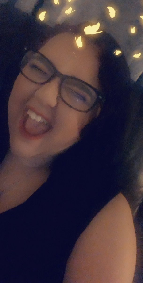 jady_woo's tweet photo. Managed to get the new @JeffreeStar palette thanks to @beautybay  OMG I can’t wait!!!! manage to snap this photo of me mid scream of joy 😂😂😂 https://t.co/MGX3D5cSF4