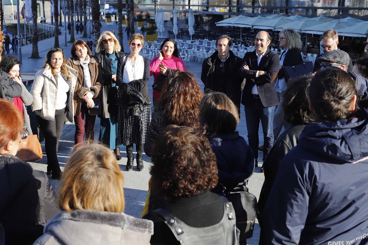 castro_domingue's tweet photo. Coñecer Galicia da man de profesionais preparados contribúe a ofrecer un destino cada vez mellor. Hoxe, Día Mundial do Guía de Turismo nos unimos en Vigo. Agradecemos o traballo dos máis de 800 guías en Galicia, animamos a que os galeg@s sexamos turistas na nosa terra #DIGT2020 https://t.co/rOpmZfAGcl
