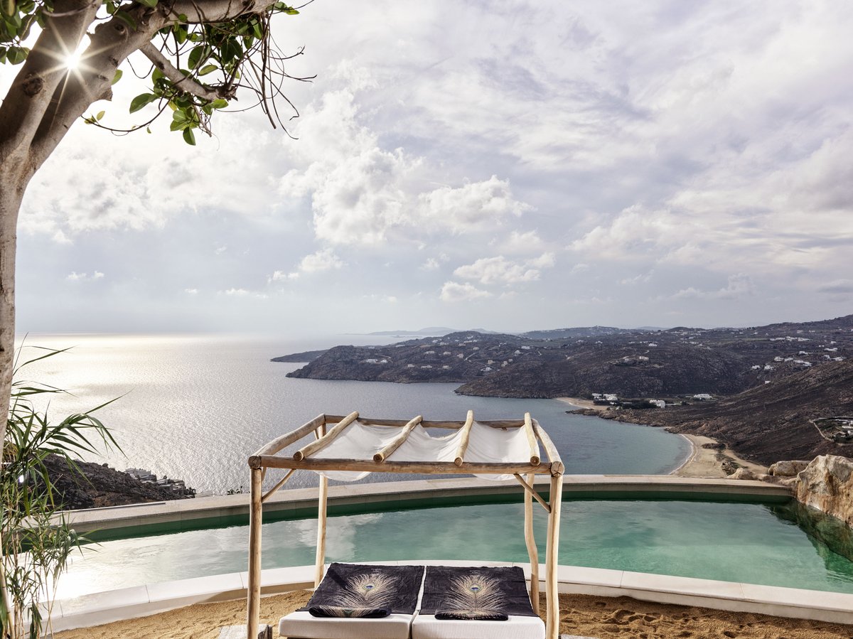 SLHLuxuryHotels's tweet photo. We have a new hotel in Mykonos. Panoptis Escape is an ensemble of boutique villas offering a 360° view of the Aegean Sea. Plus, each luxurious villa has a private outdoor Jacuzzi or infinity pool. Dive in - https://t.co/KVTOP7pp5Q https://t.co/y294kvGr0a