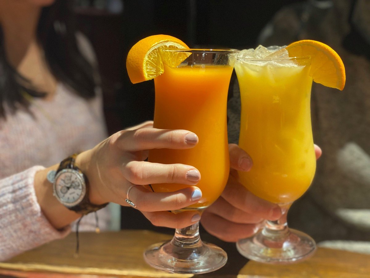 Escape the cold, join us for a tropical getaway. 🍹Try a Painkiller or Mango Madness cocktail for just $5 daily!
.
.
.
#cold #DrinkSpecials #HappyHour #Specials #Cocktails #Tropical #Winter