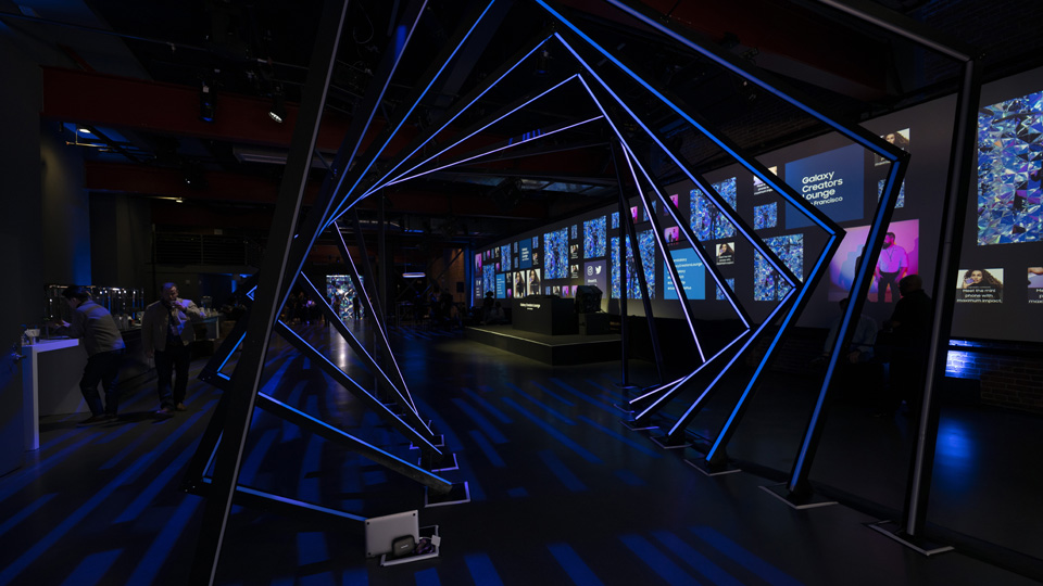 WorldStageInc's tweet photo. Tunnel vision...Thinking outside the box with this creative LED tunnel entrance.
#civicentertainment  #ROEstrips #creativeLED #LEDvideo #TheUltimateResource https://t.co/CvvCP23cOb