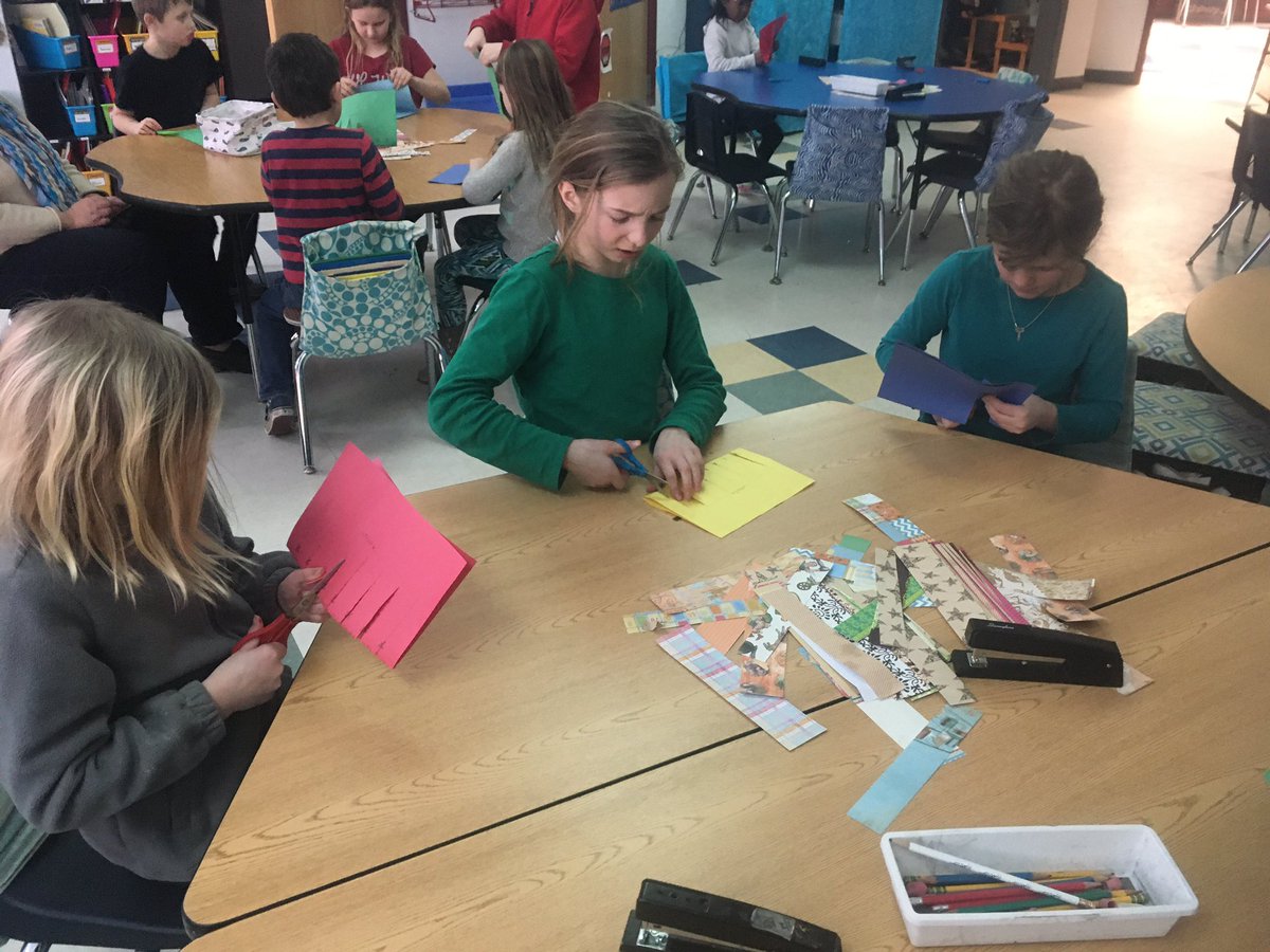 AprilDelphia1's tweet photo. We made lanterns for Chinese New year at my station this morning! They turned out great! 🏮 @SMS_Bolton @mmuusdvt @BTomasiGay https://t.co/x3x7qiSGrL