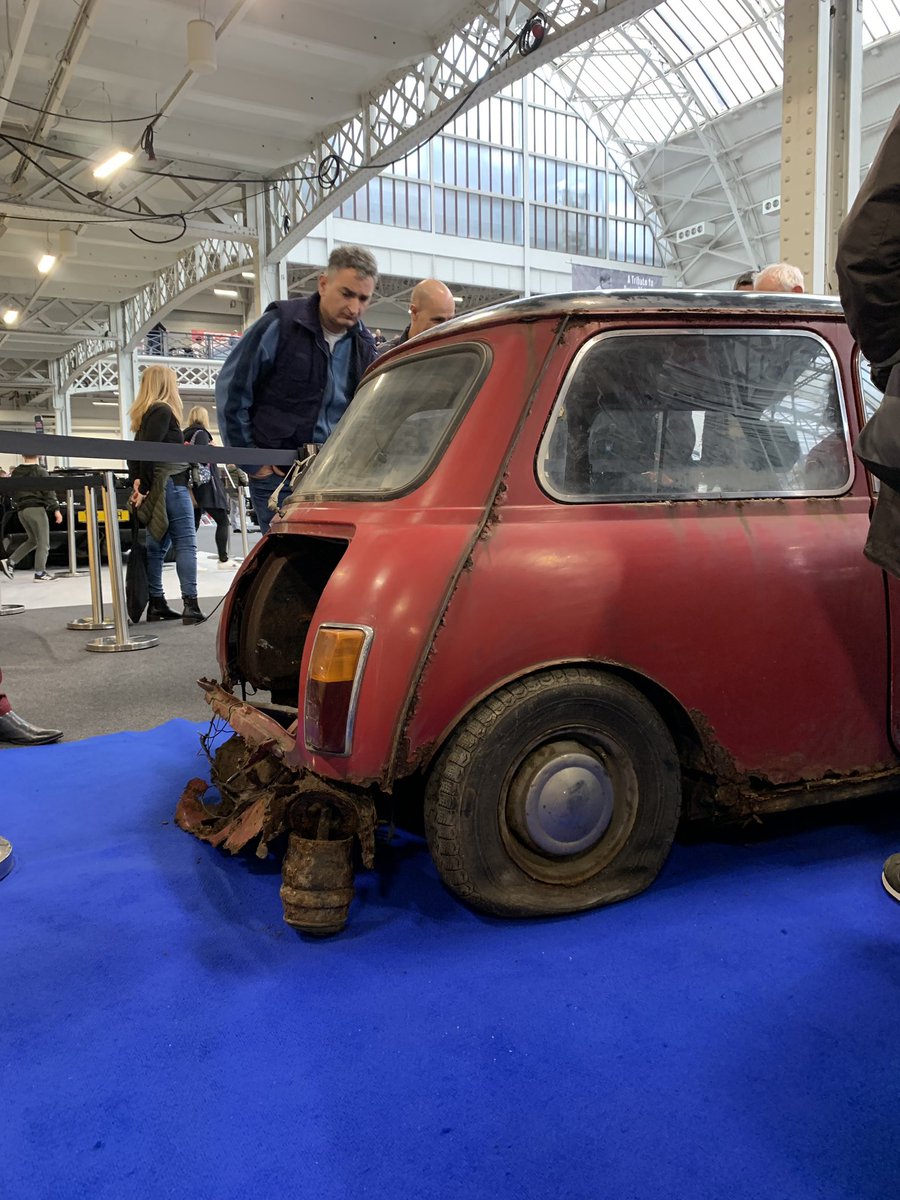 This Mk2 Mini Cooper is a little worse for wear! 

#ClassicMini #Mk2Mini #CarandClassic #ClassicCar #RestorationProject

@LCCS_ldn @britishminiclub